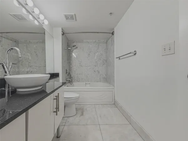 $3,900 | 31 Southeast 5th Street, Unit 2301, Miami, FL 33131