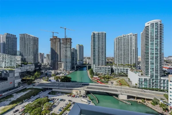 $3,900 | 31 Southeast 5th Street, Unit 2301, Miami, FL 33131