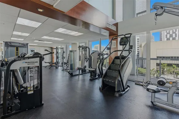 $3,900 | 31 Southeast 5th Street, Unit 2301, Miami, FL 33131