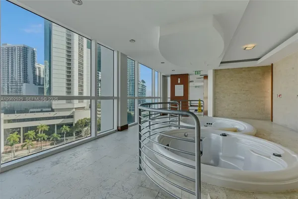 $3,900 | 31 Southeast 5th Street, Unit 2301, Miami, FL 33131