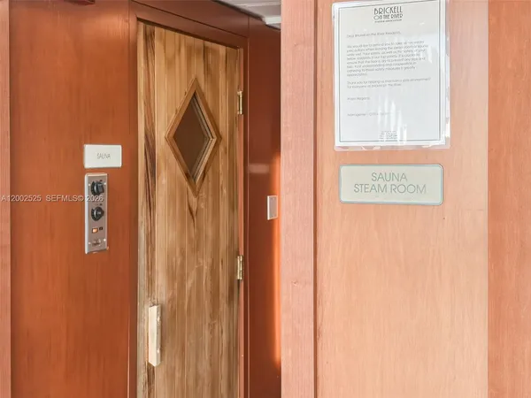 $3,900 | 31 Southeast 5th Street, Unit 2301, Miami, FL 33131