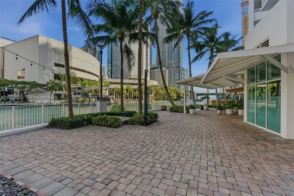 $3,900 | 31 Southeast 5th Street, Unit 2301, Miami, FL 33131