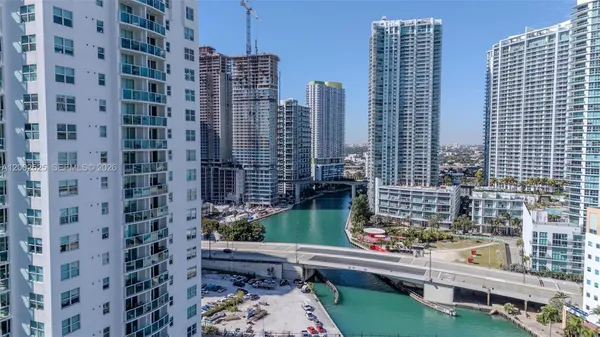 $3,900 | 31 Southeast 5th Street, Unit 2301, Miami, FL 33131