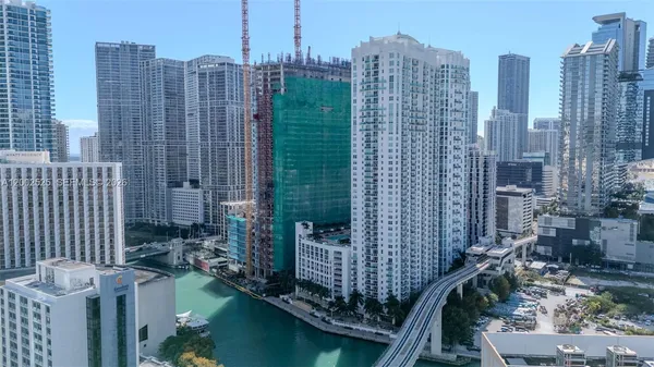 $3,900 | 31 Southeast 5th Street, Unit 2301, Miami, FL 33131