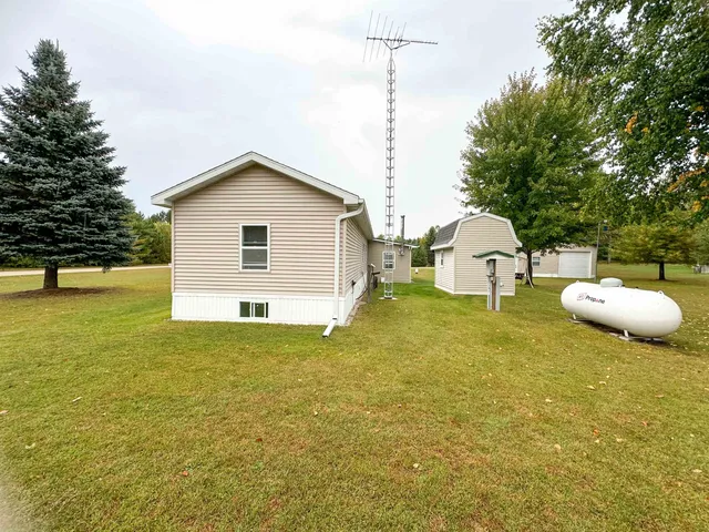 $175,900 | W10807 Neveln Lane, Crivitz, WI 54114