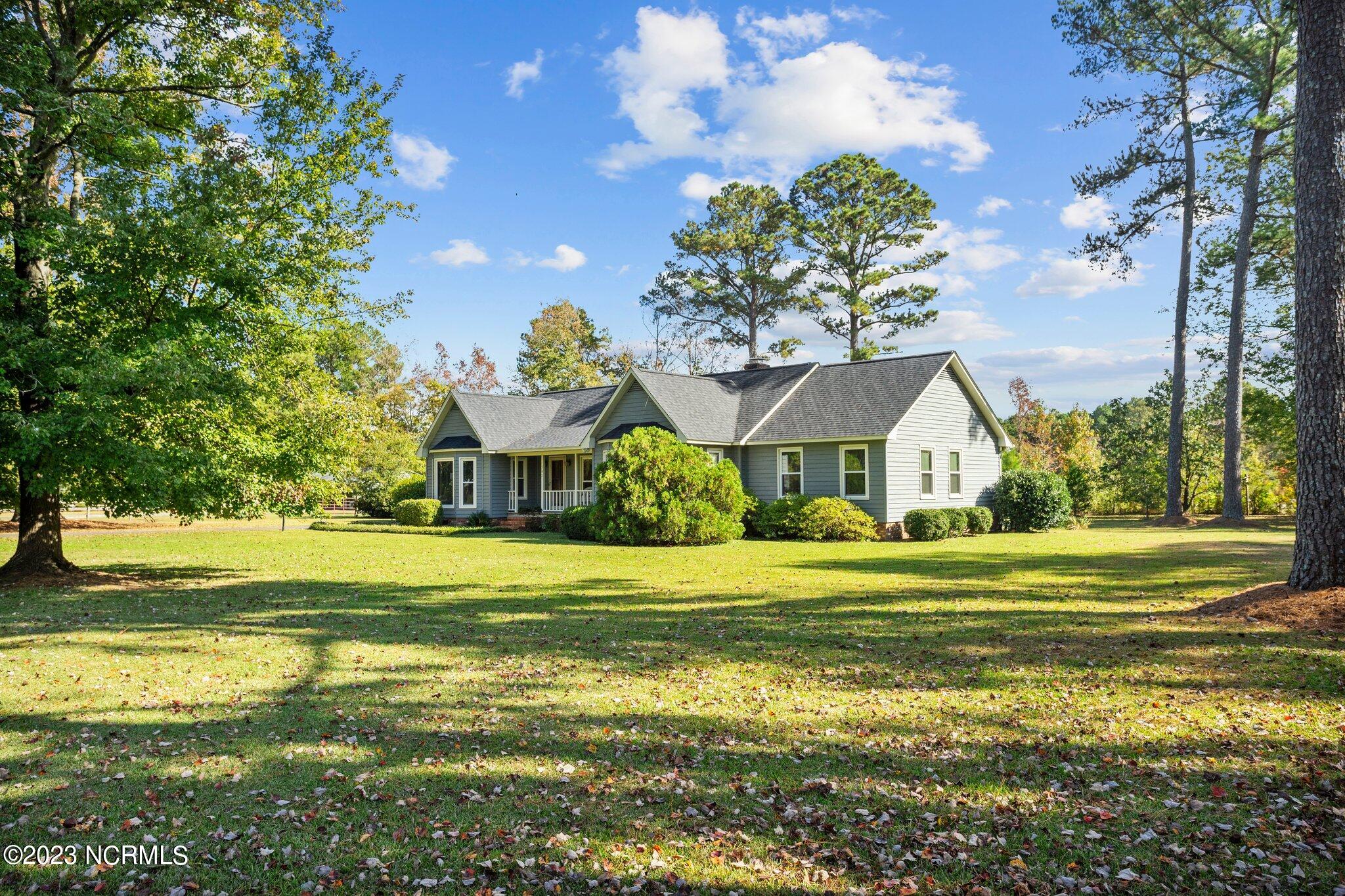 182 Huffmantown Road Richlands, NC 28574 - Photo 4 of 76 6-web-or-mls-DSC08767