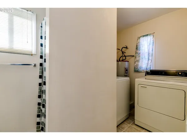 $299,900 | 1566 Laura Street, Springfield, OR 97477