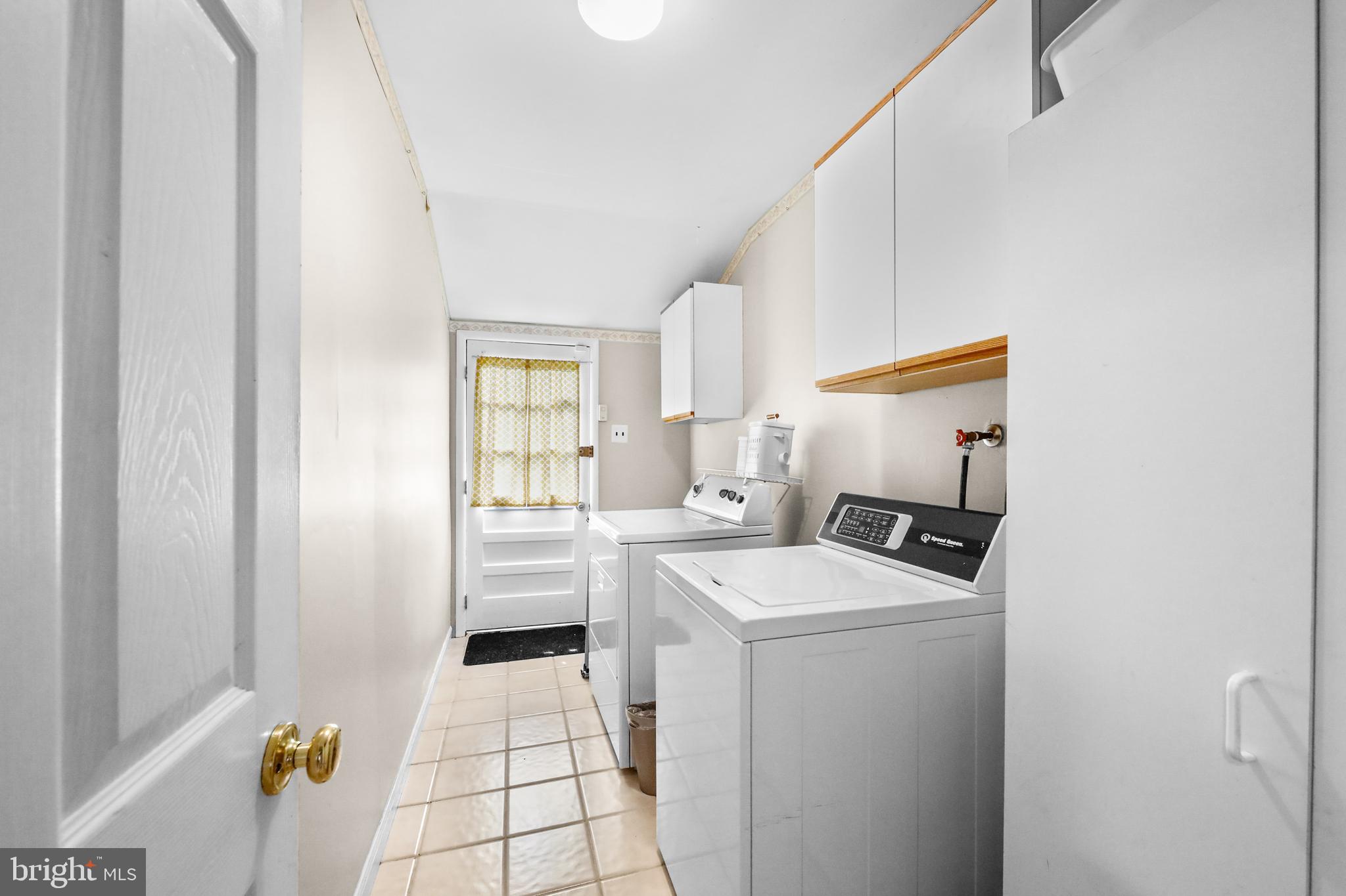 511 Perry Drive Mount Laurel, NJ 08054 - Photo 20 of 36 1st level laundry room