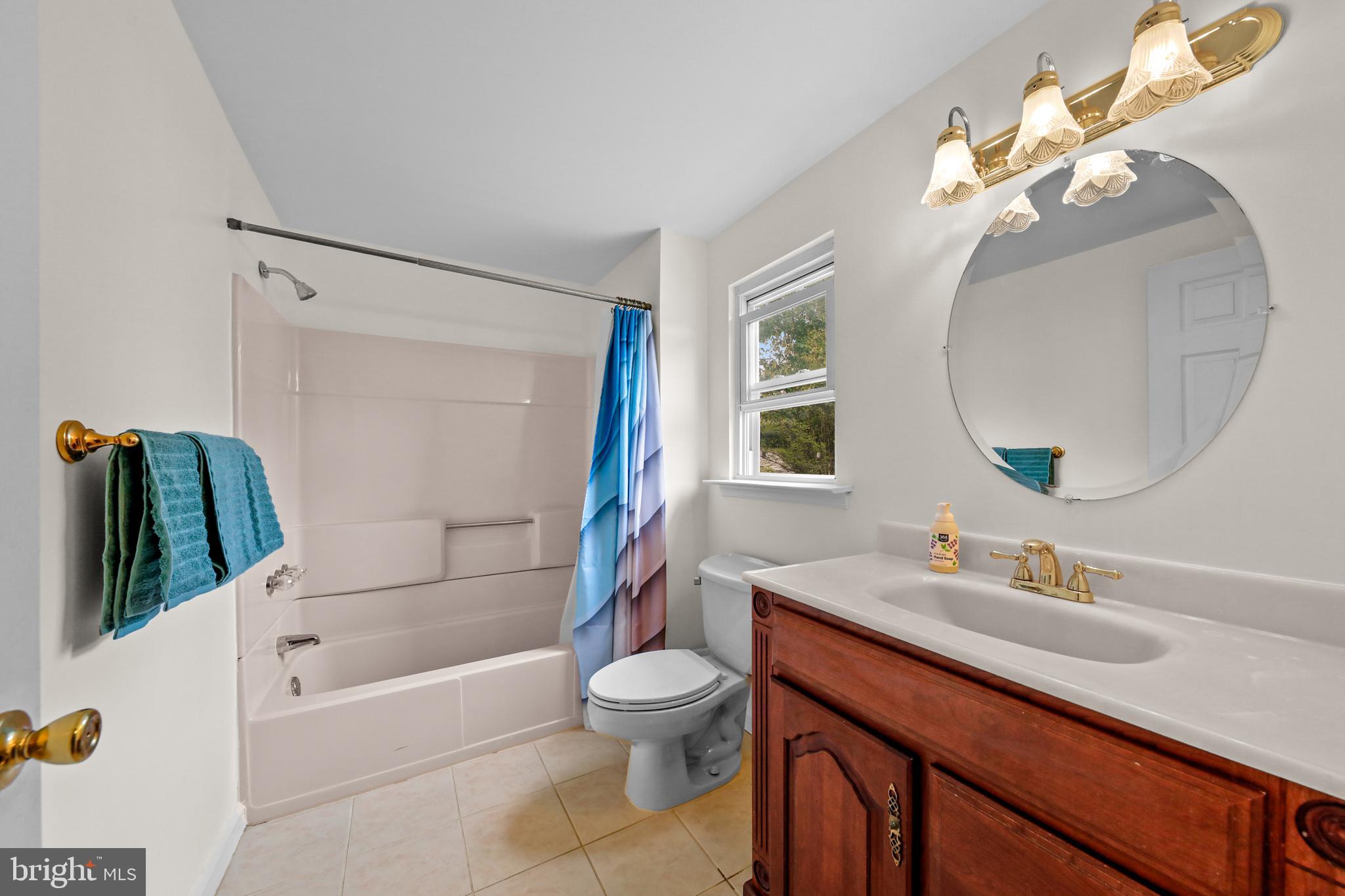 511 Perry Drive Mount Laurel, NJ 08054 - Photo 21 of 36 2nd level full bath