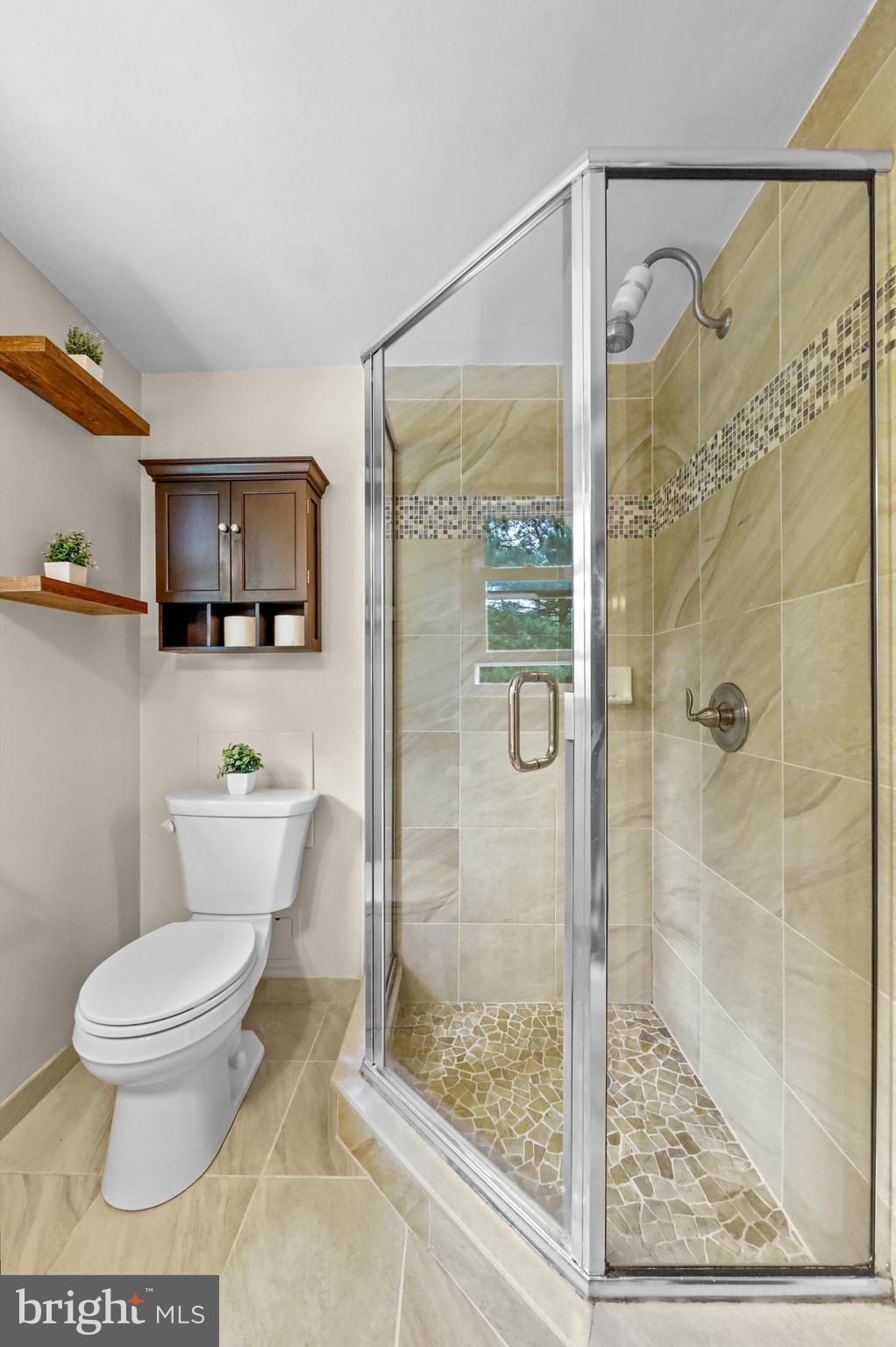 511 Perry Drive Mount Laurel, NJ 08054 - Photo 25 of 36 Primary bedroom bath