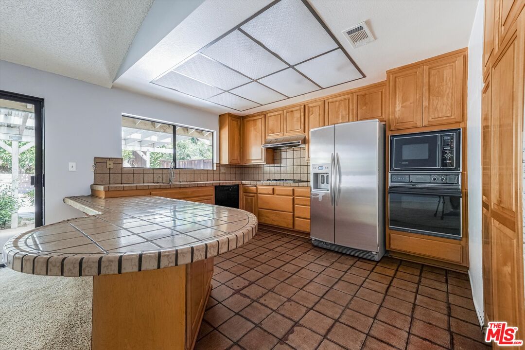 3477 Vicki Court Simi Valley, CA 93063 - Photo 16 of 39