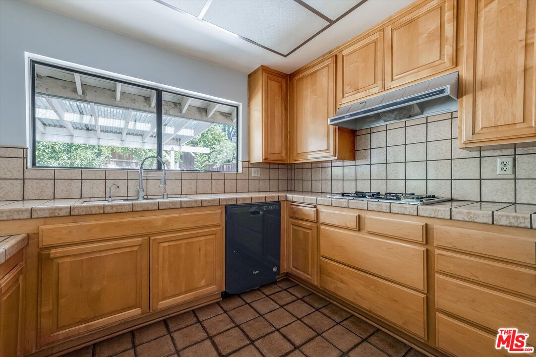 3477 Vicki Court Simi Valley, CA 93063 - Photo 18 of 39