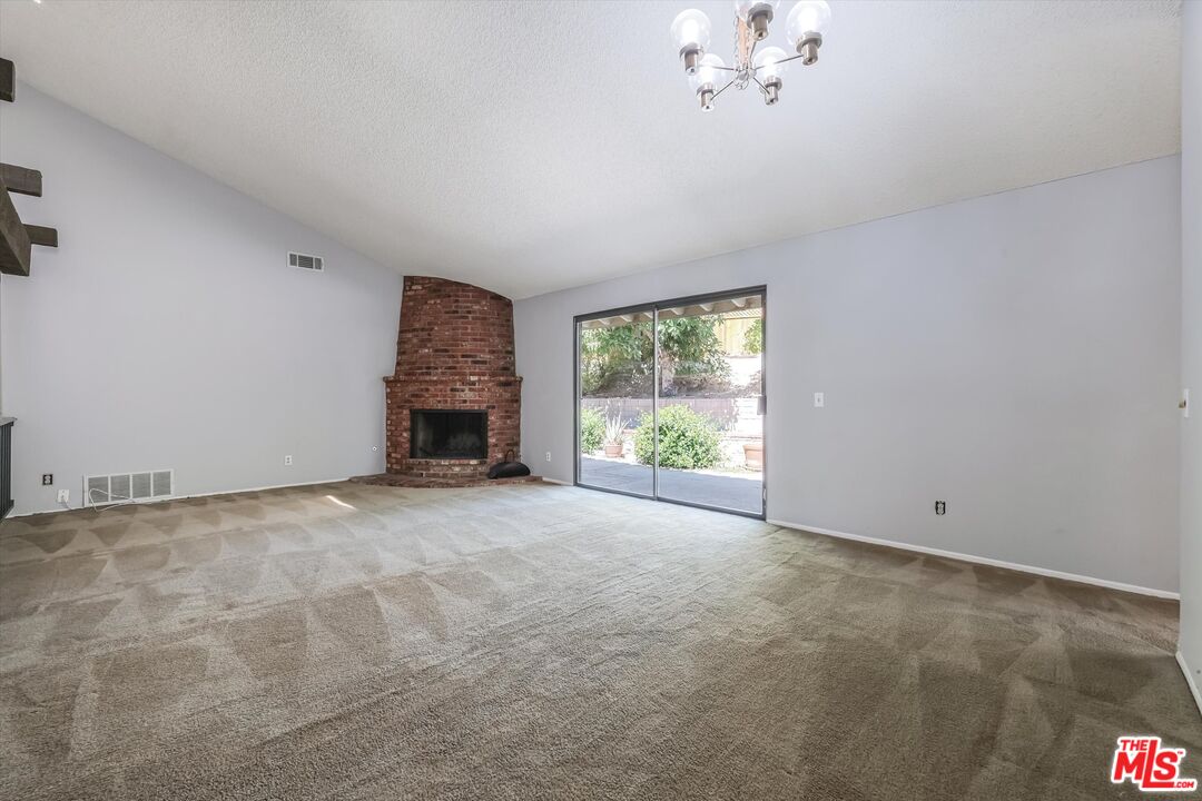 3477 Vicki Court Simi Valley, CA 93063 - Photo 7 of 39