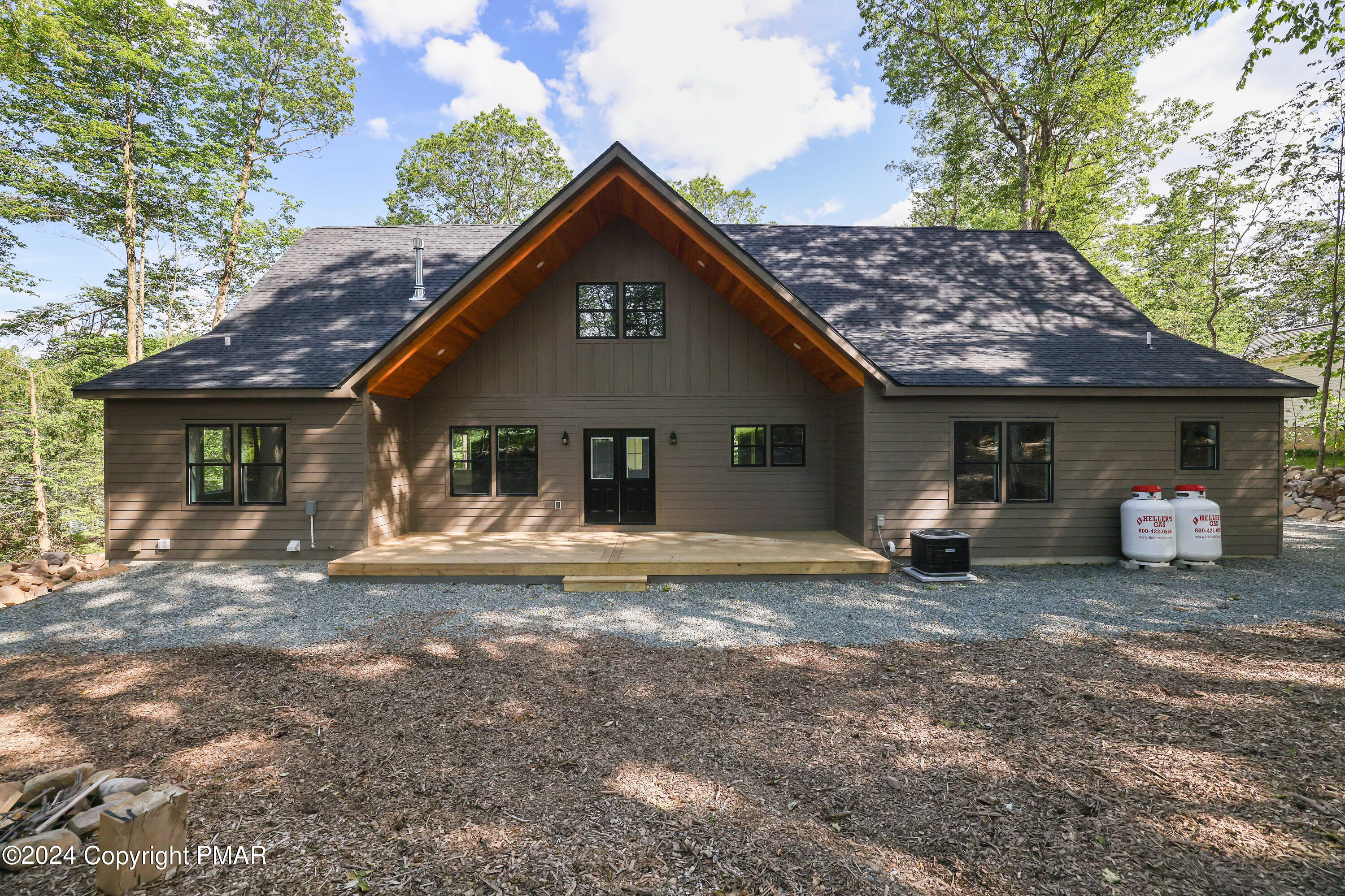 1195 Kilmer Road Tobyhanna, PA 18466 - Photo 5 of 83 Rear-of-House No Pub Table