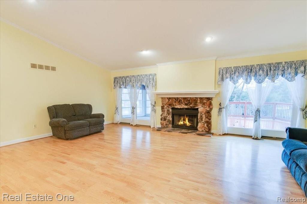 2051 Warrington Road Rochester Hills, MI 48307 - Photo 17 of 64