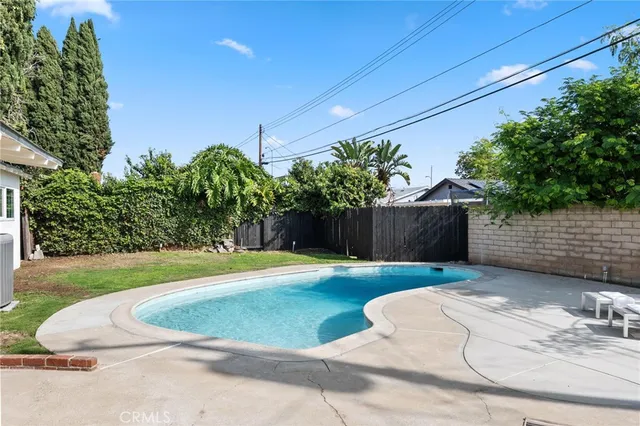 $1,320,000 | 14032 Woodlawn Avenue, Tustin, CA 92780