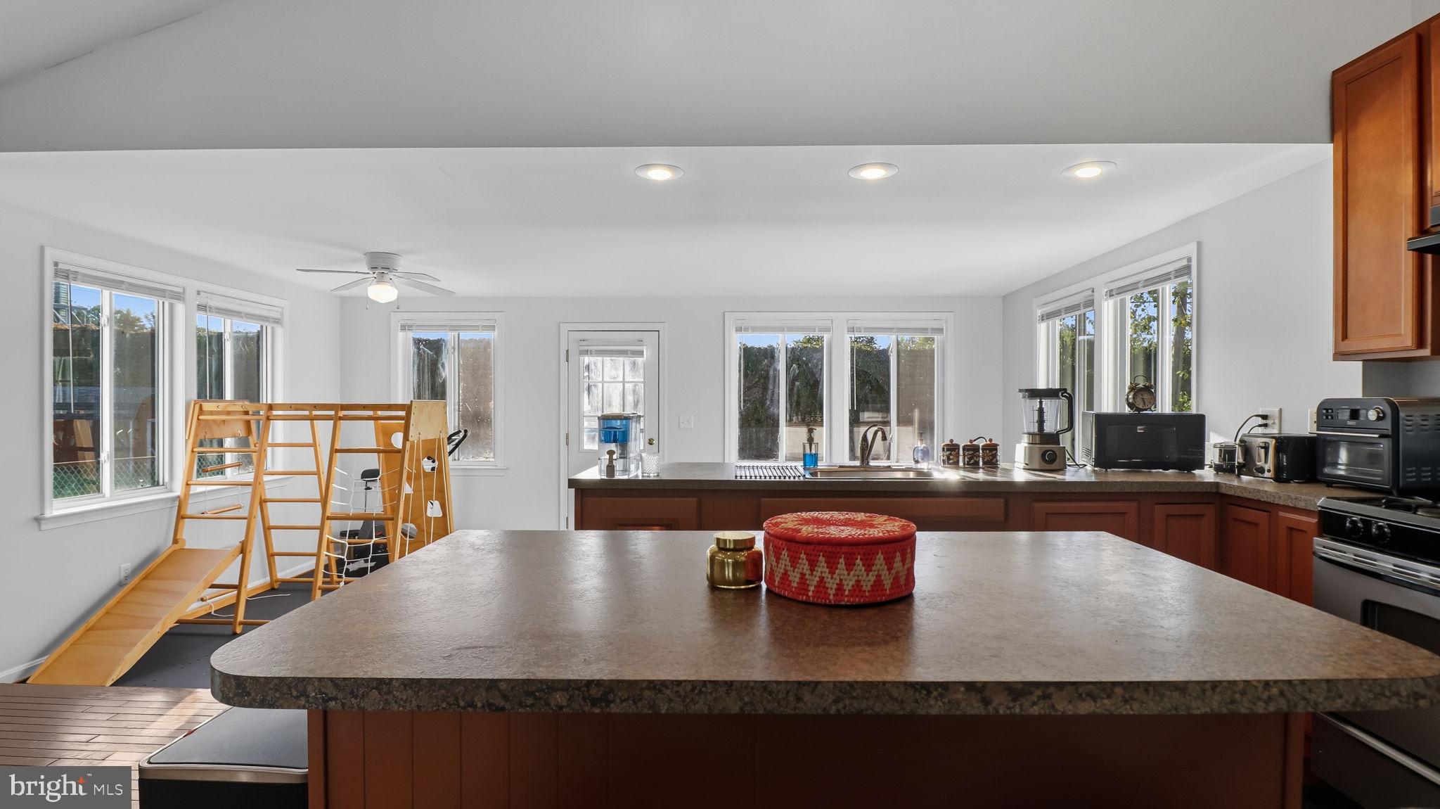 6028 Moorehead Road Catonsville, MD 21228 - Photo 4 of 38