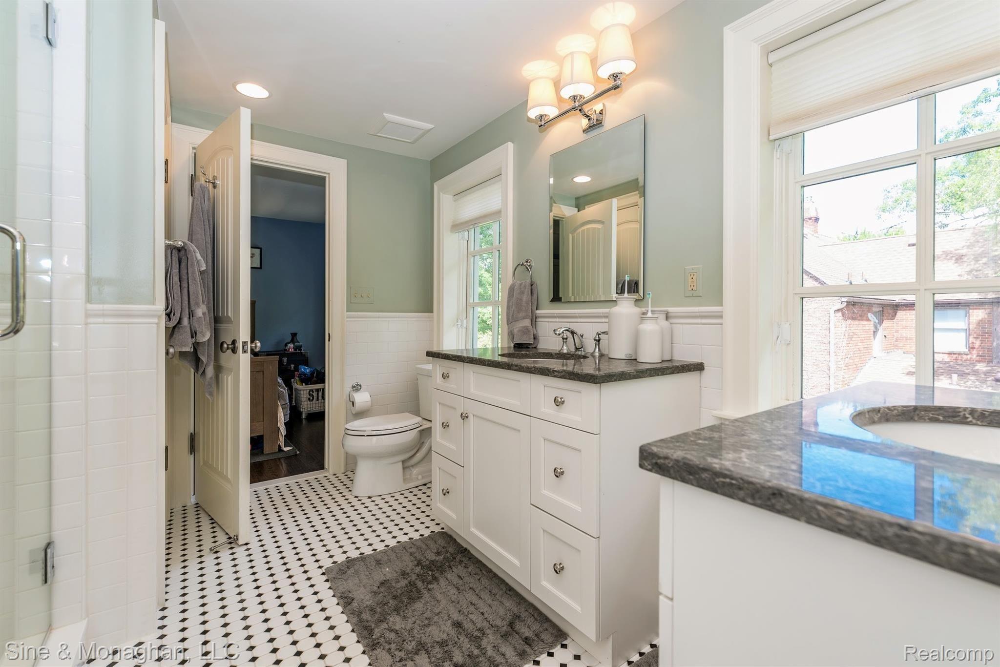 1040 Devonshire Road Grosse Pointe, MI 48230 - Photo 50 of 95 DSC_3694.jpg