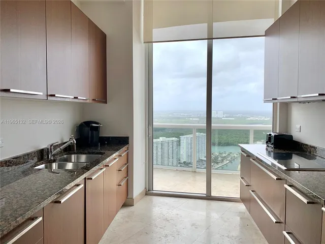 $6,700 | 16001 Collins Avenue, Unit 3805, Sunny Isles Beach, FL 33160