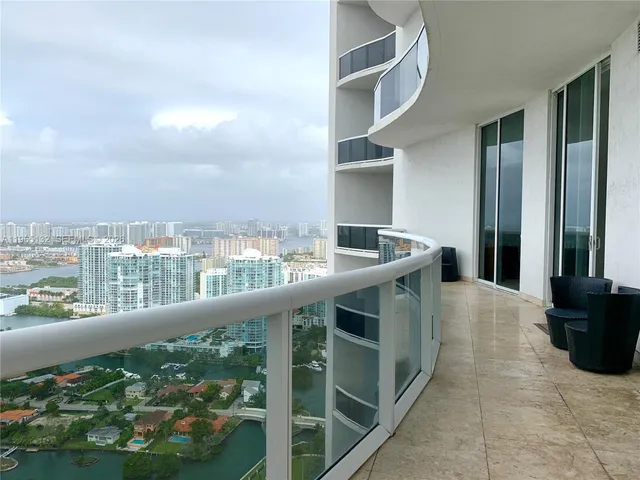 $6,700 | 16001 Collins Avenue, Unit 3805, Sunny Isles Beach, FL 33160