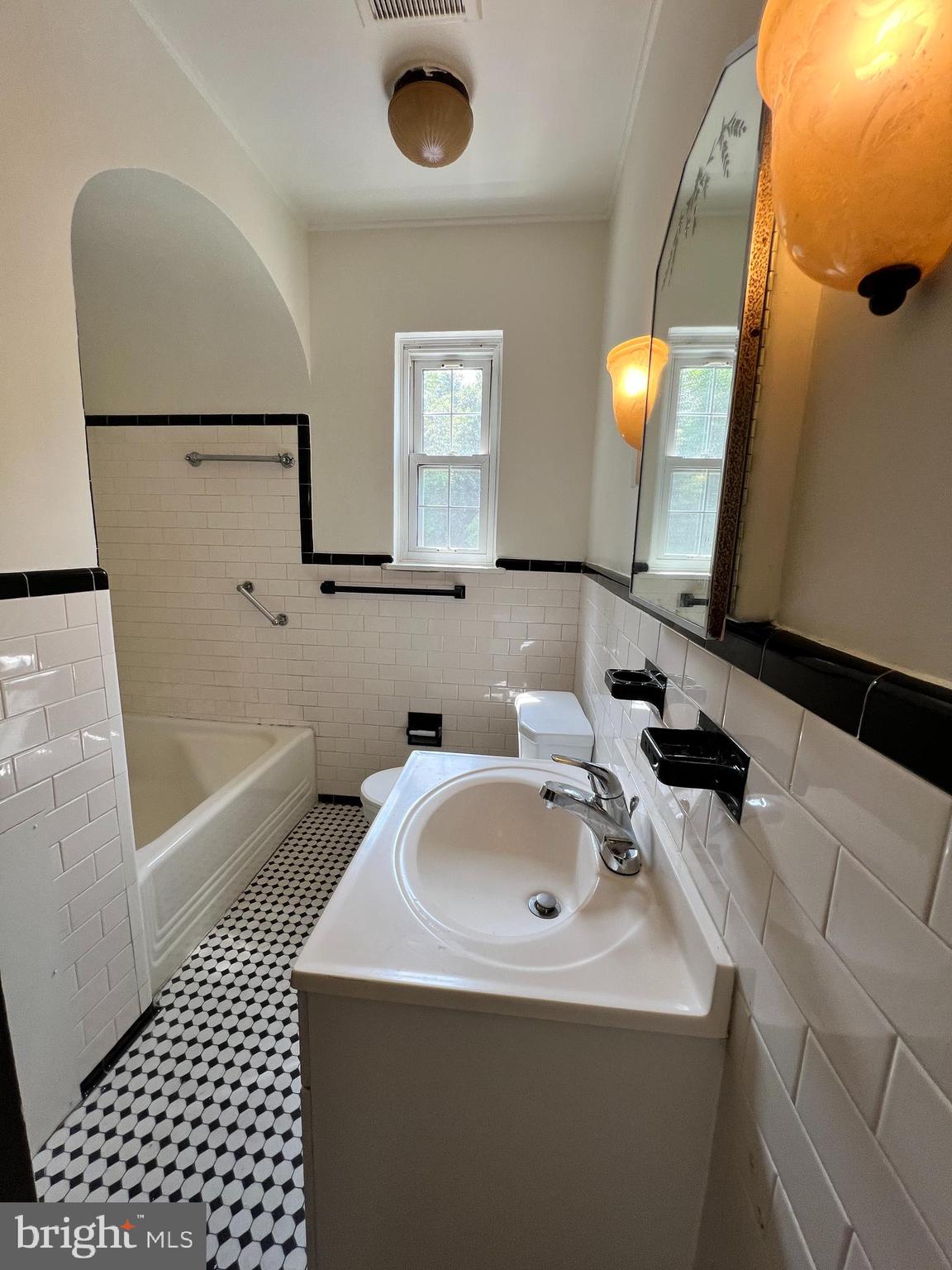 9409 Belair Road Nottingham, MD 21236 - Photo 10 of 19