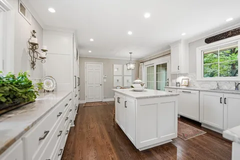 $1,200,000 | 7904 Bristol Court, Prairie Village, KS 66208
