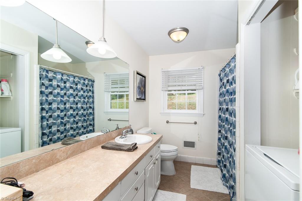 1104 Robinhood Road High Point, NC 27262 - Photo 14 of 18 Gallery Image 14