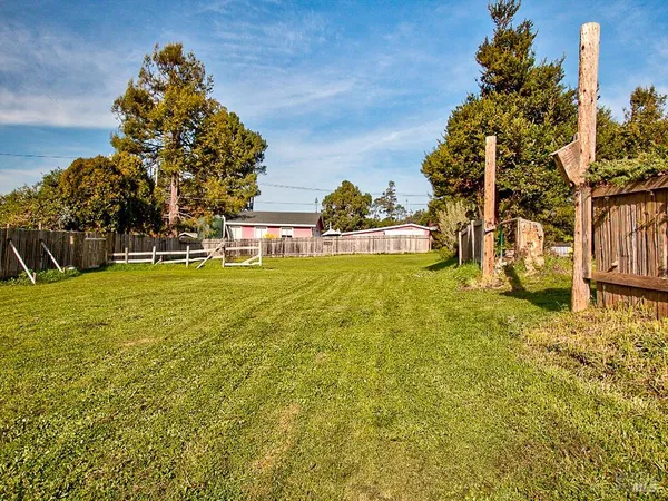 $640,000 | 17750 Barbizon Lane, Fort Bragg, CA 95437