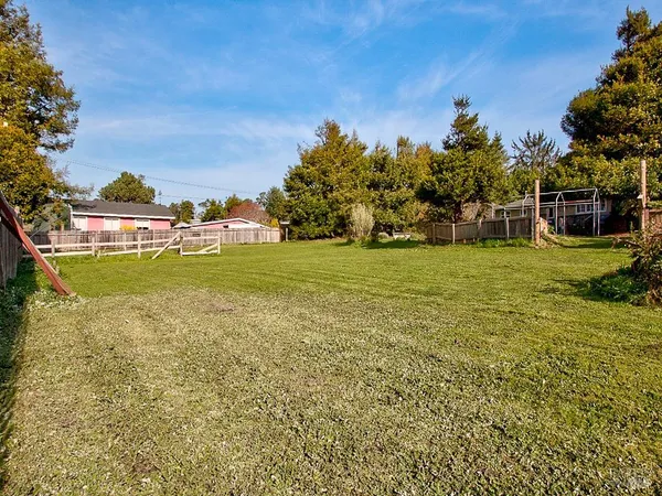 $640,000 | 17750 Barbizon Lane, Fort Bragg, CA 95437