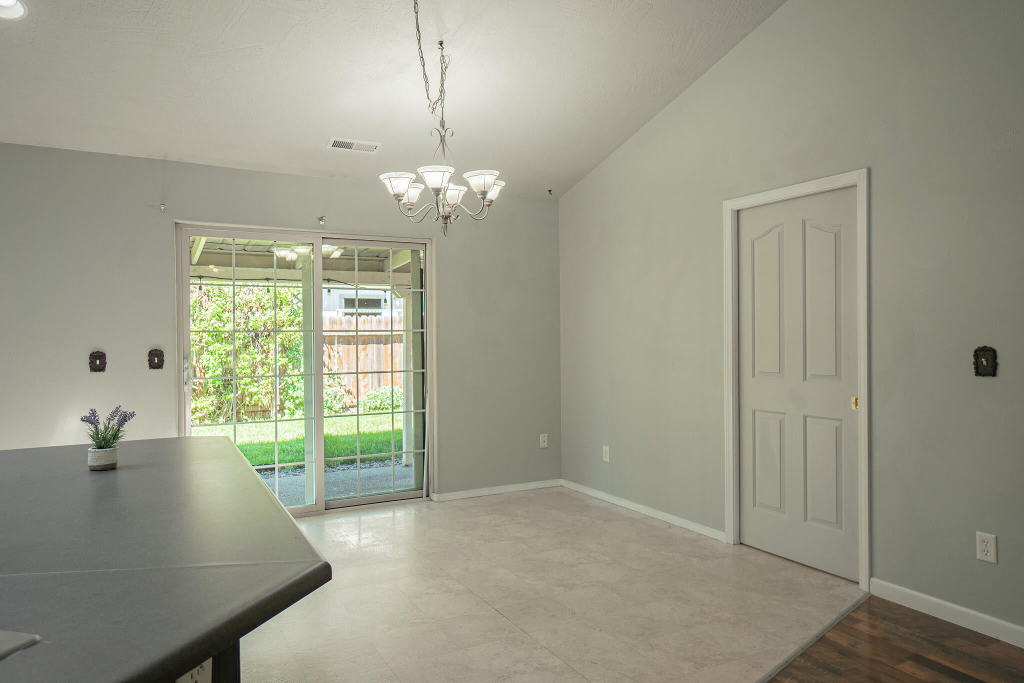 498 Merlee Circle Eagle Point, OR 97524 - Photo 6 of 26 8