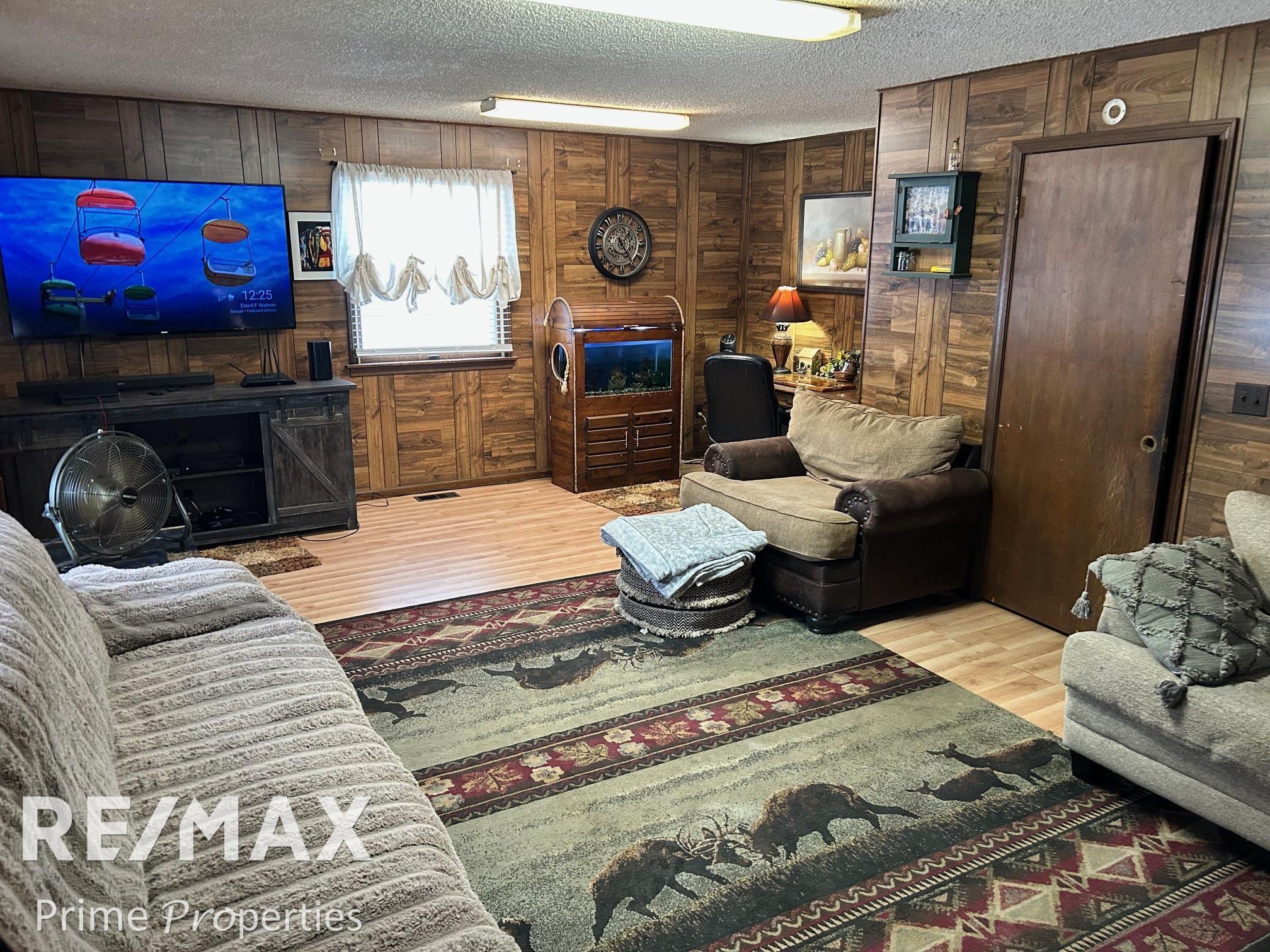 1016 East Vienna Road Clio, MI 48420 - Photo 10 of 39 50164459-5ae55e0f-e9b9-4d11-9dc2-b4293ad583b7.JPG