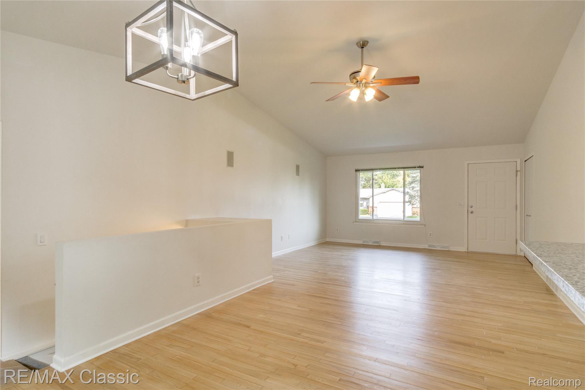 9560 Ridge Top Trail Clarkston, MI 48348 - Photo 22 of 40 Interiors (14 of 33).jpg
