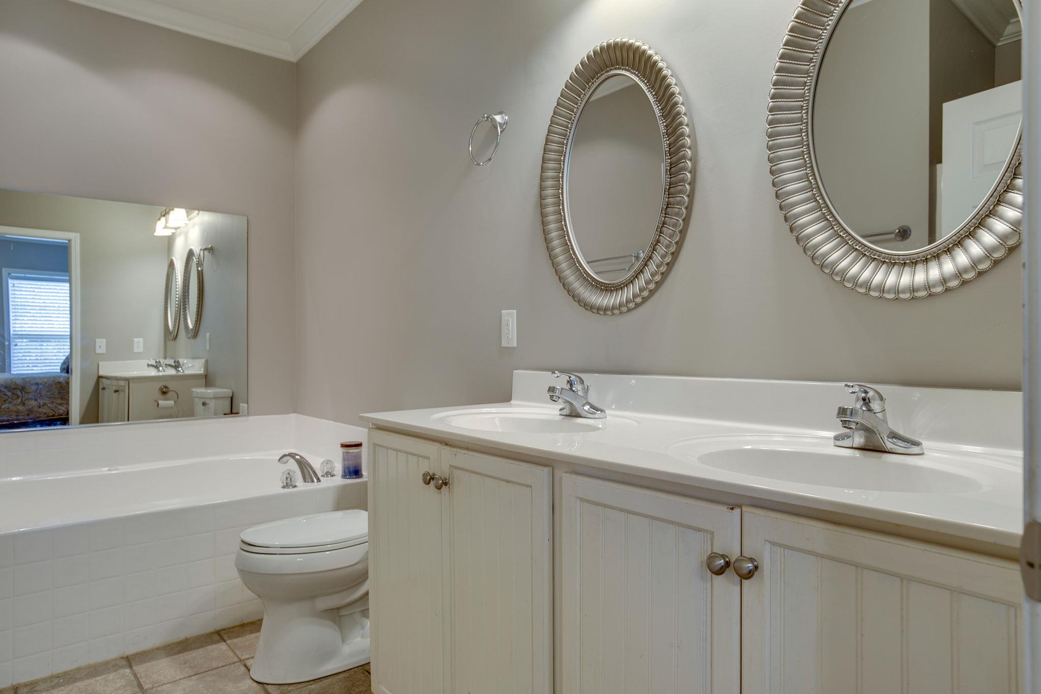 824 Renaissance Avenue Murfreesboro, TN 37129 - Photo 13 of 20 Updated bathroom with whirlpool tub and separate shower