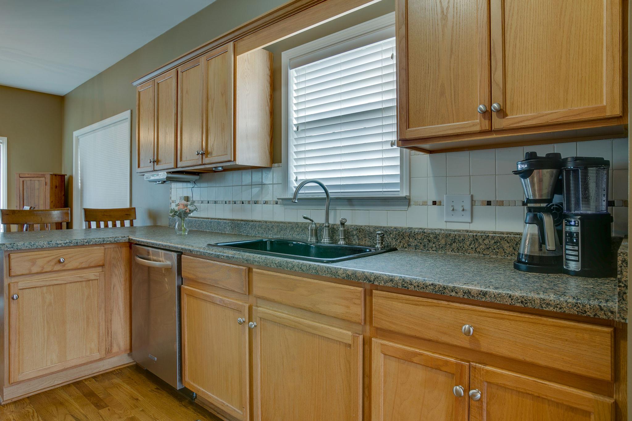 824 Renaissance Avenue Murfreesboro, TN 37129 - Photo 6 of 20 Kitchen has an abundance of cabinets and counter top space
