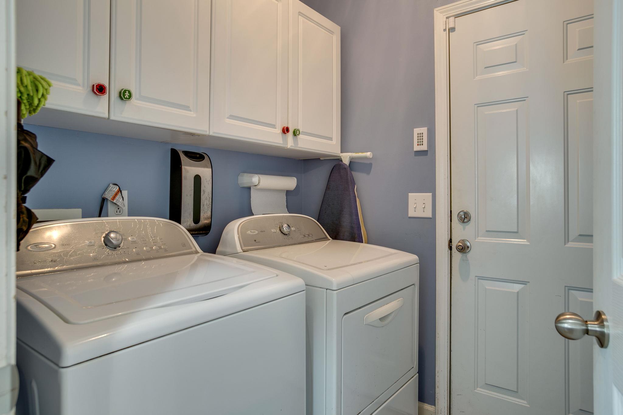 824 Renaissance Avenue Murfreesboro, TN 37129 - Photo 10 of 20 Laundry room with cabinets
