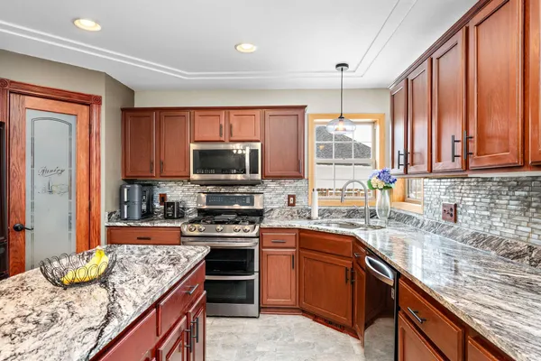 $484,900 | 1156 Pond Curve, Waconia, MN 55387