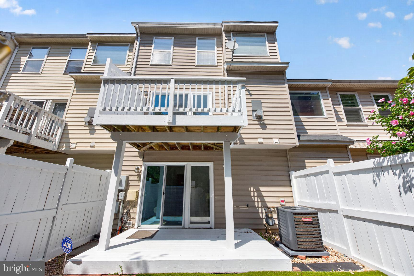 12054 Edgemere Circle Reston, VA 20190 - Photo 4 of 24