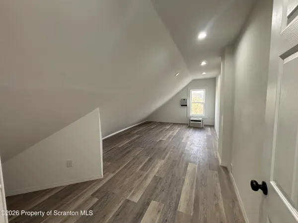 $1,250 | 1264 South 6th Avenue, Unit 2, Scranton, PA 18504