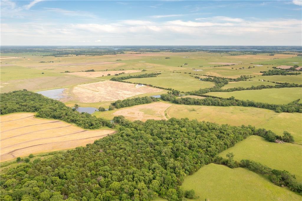 27699 South Hoch Road Osage City, KS 66523 - Photo 6 of 99