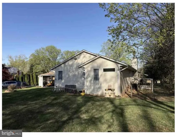 a view of a back yard of the house