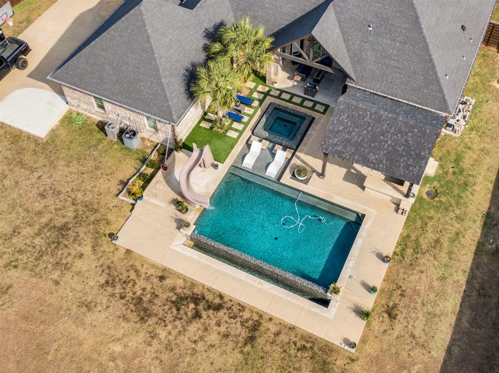 5811 Limestone Lane Midlothian, TX 76065 - Photo 38 of 40 a view of a fireplace in front of a building