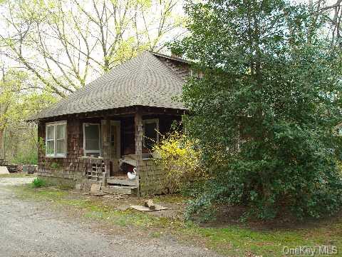 9 Private Road Remsenburg, NY 11960 - Photo 1 of 1