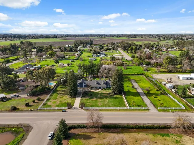 $875,000 | 5355 Poinsettia Avenue, Clovis, CA 93619