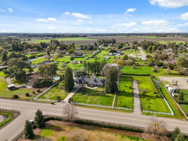 $875,000 | 5355 Poinsettia Avenue, Clovis, CA 93619