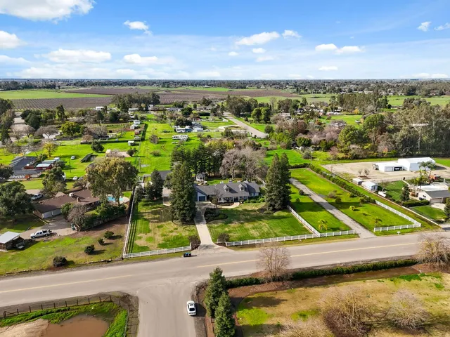 $875,000 | 5355 Poinsettia Avenue, Clovis, CA 93619