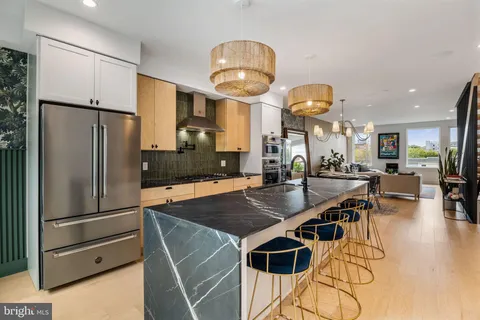 $1,099,000 | 175 West Oxford Street, Unit C1, Philadelphia, PA 19122