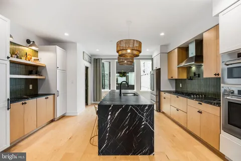 $1,099,000 | 175 West Oxford Street, Unit C1, Philadelphia, PA 19122