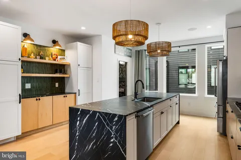 $1,099,000 | 175 West Oxford Street, Unit C1, Philadelphia, PA 19122