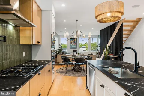 $1,099,000 | 175 West Oxford Street, Unit C1, Philadelphia, PA 19122