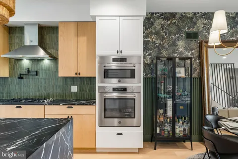 $1,099,000 | 175 West Oxford Street, Unit C1, Philadelphia, PA 19122